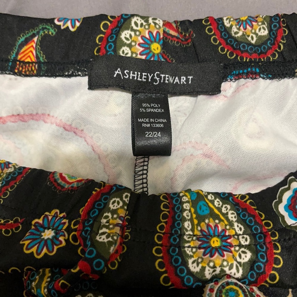 Paisley print leggings NWOT